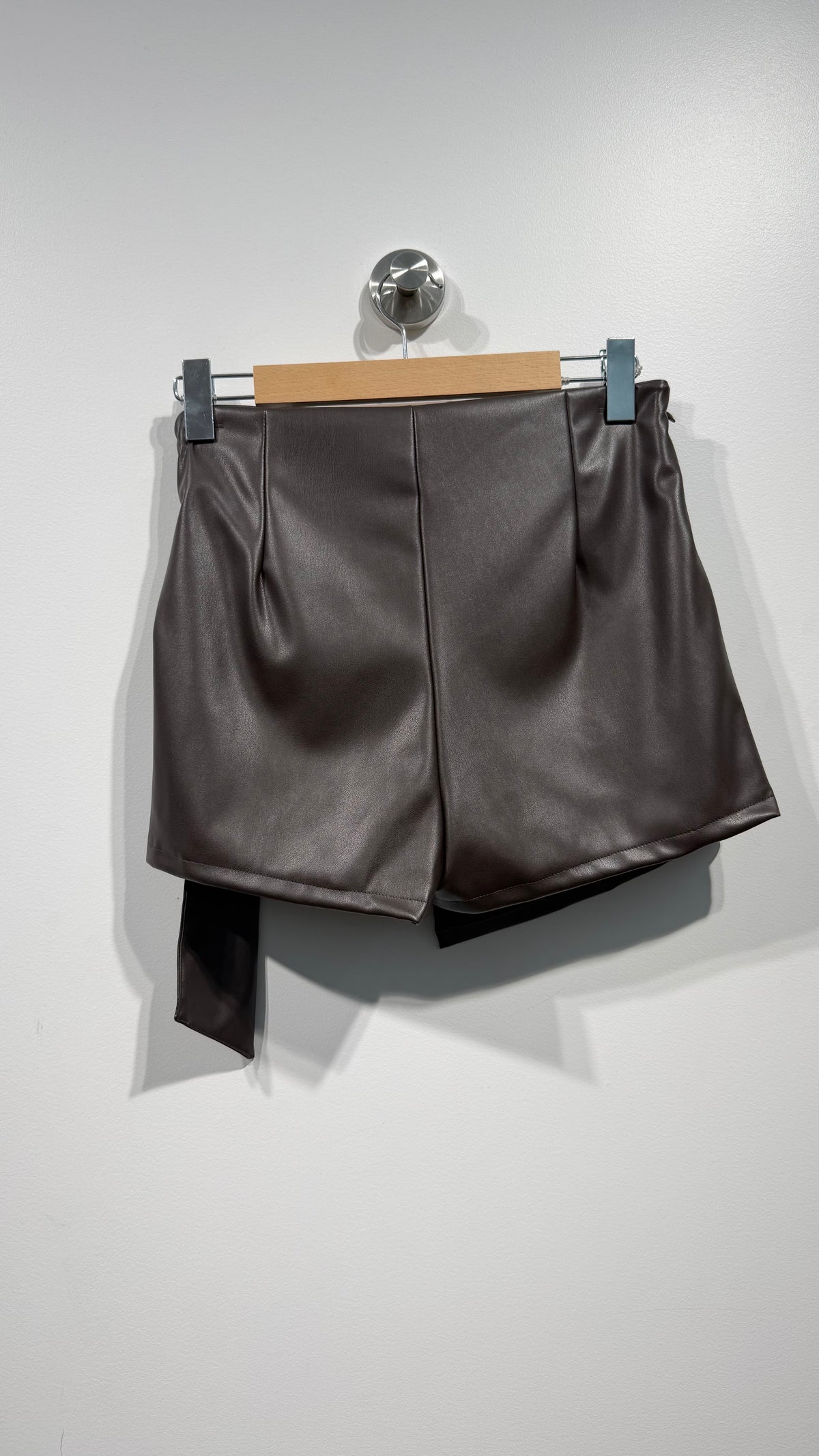 Jupe short Choco Noeud Simili