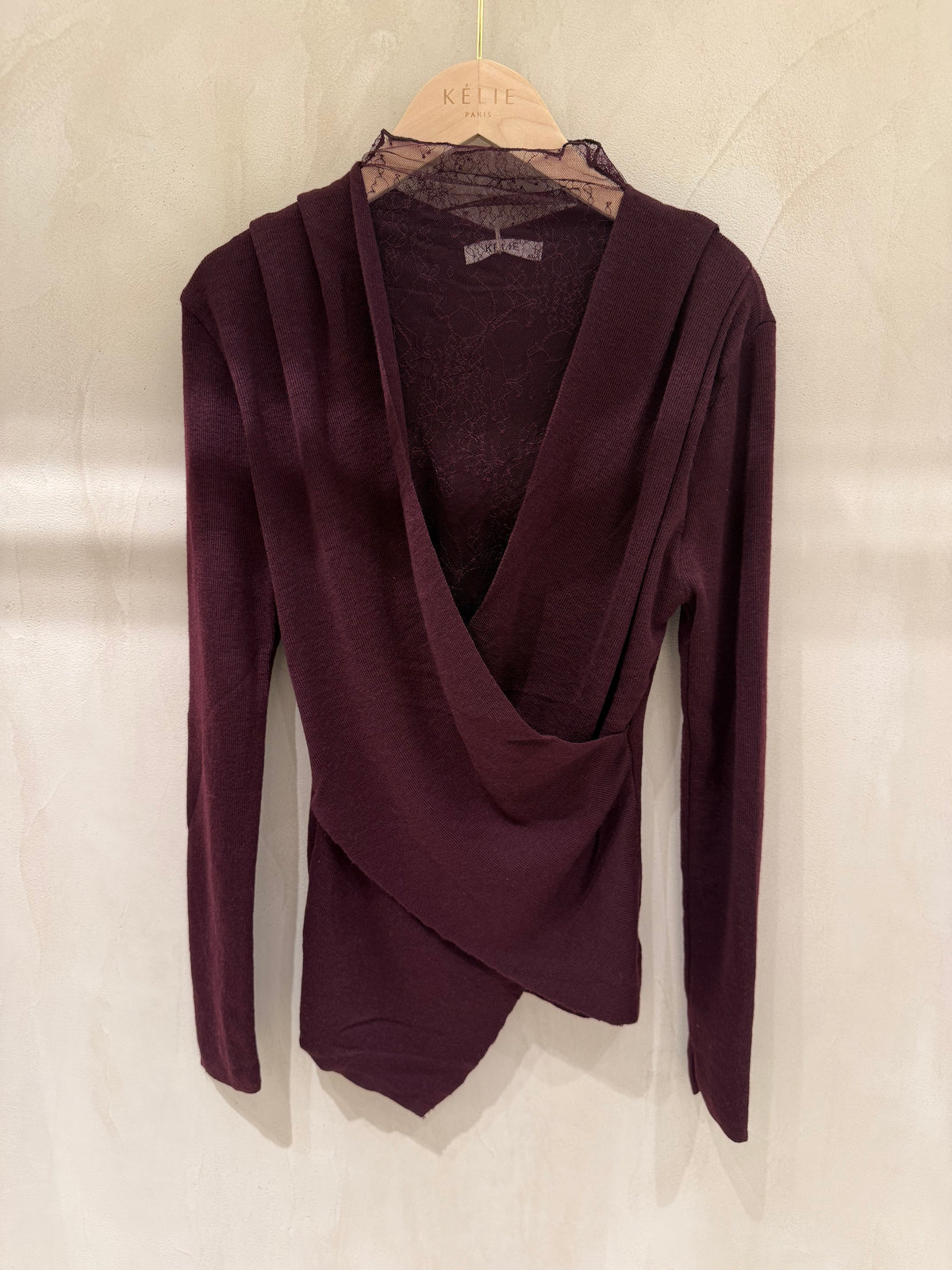 Pull asymétrique bordeaux